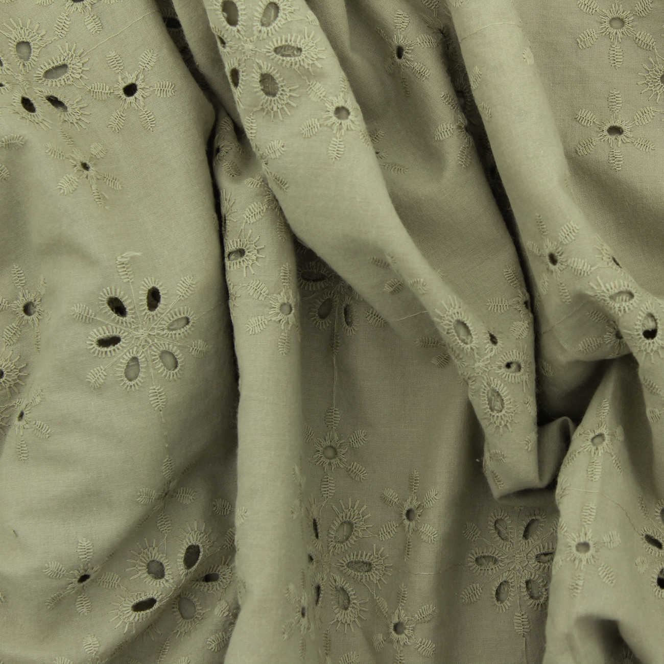 Bordado Inglês Liso Floral