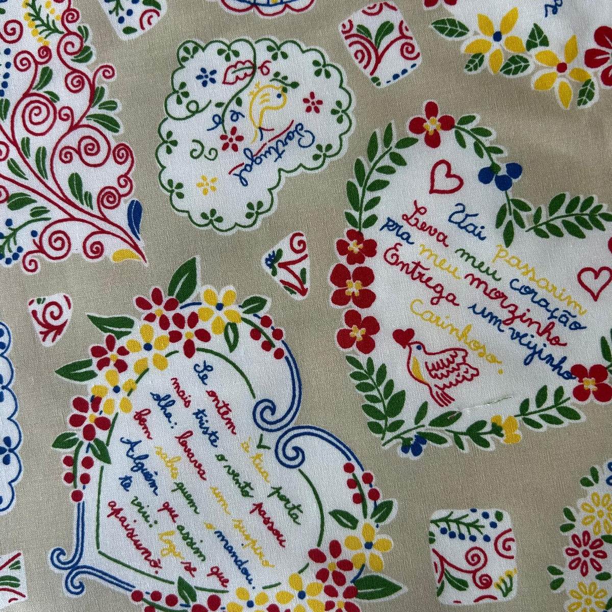 Popeline Estampado Namorados Bege