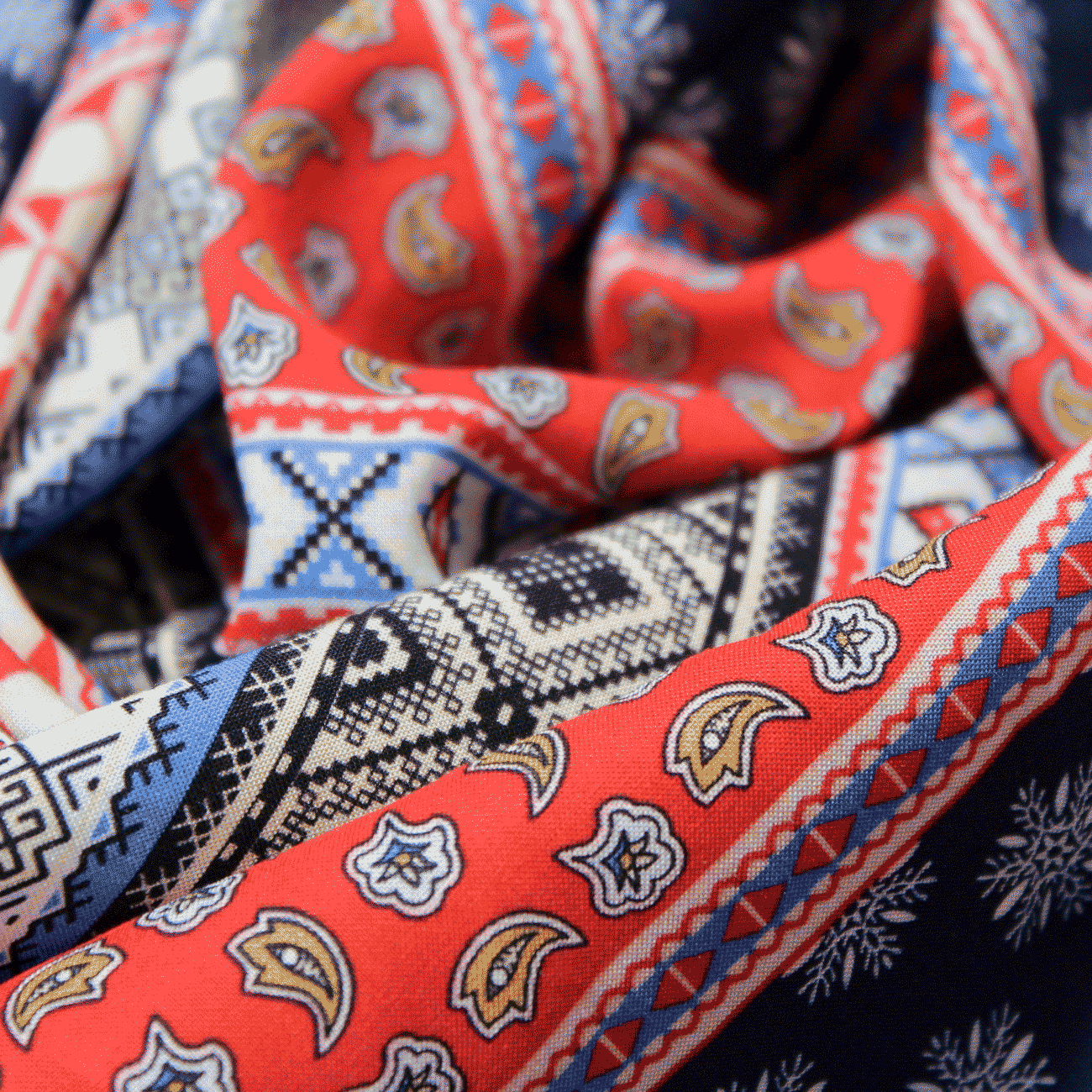 Estampado Viscose padrões - Azul & Vermelho Viscoses Estampadas Tecido para Vestuário