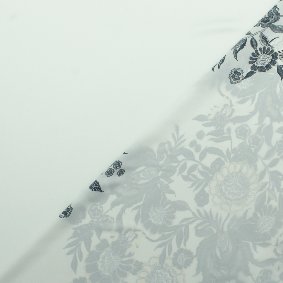 Retalho Camiseiro Translúcido Acetinado Floral - branco & preto Retalhos Feira dos Tecidos Online