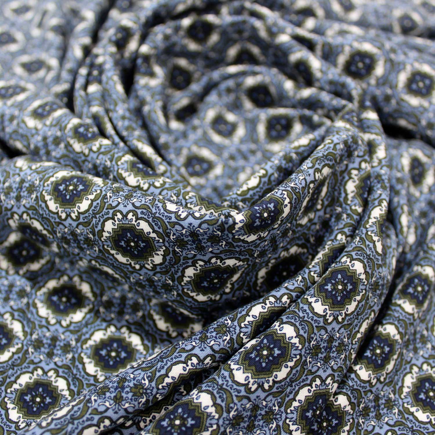 Retalho Camiseiro Viscose Figuras - azul Retalhos Feira dos Tecidos Online