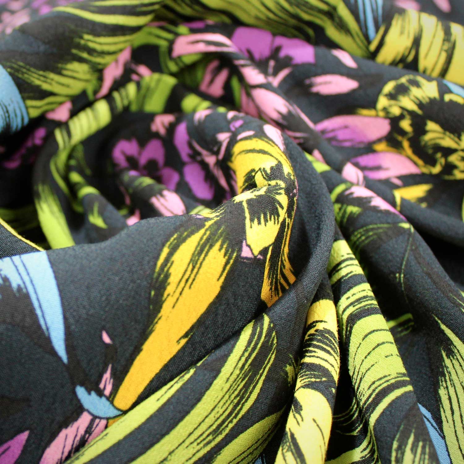 Retalho Camiseiro Viscose floral - azul & amarelo Retalhos Feira dos Tecidos Online