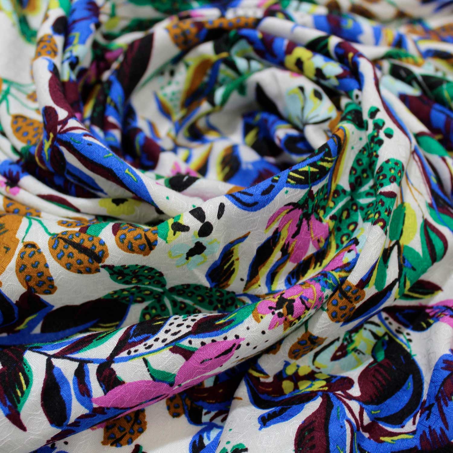 Retalho Camiseiro Viscose Translúcido Floral - verde & azul Retalhos Feira dos Tecidos Online