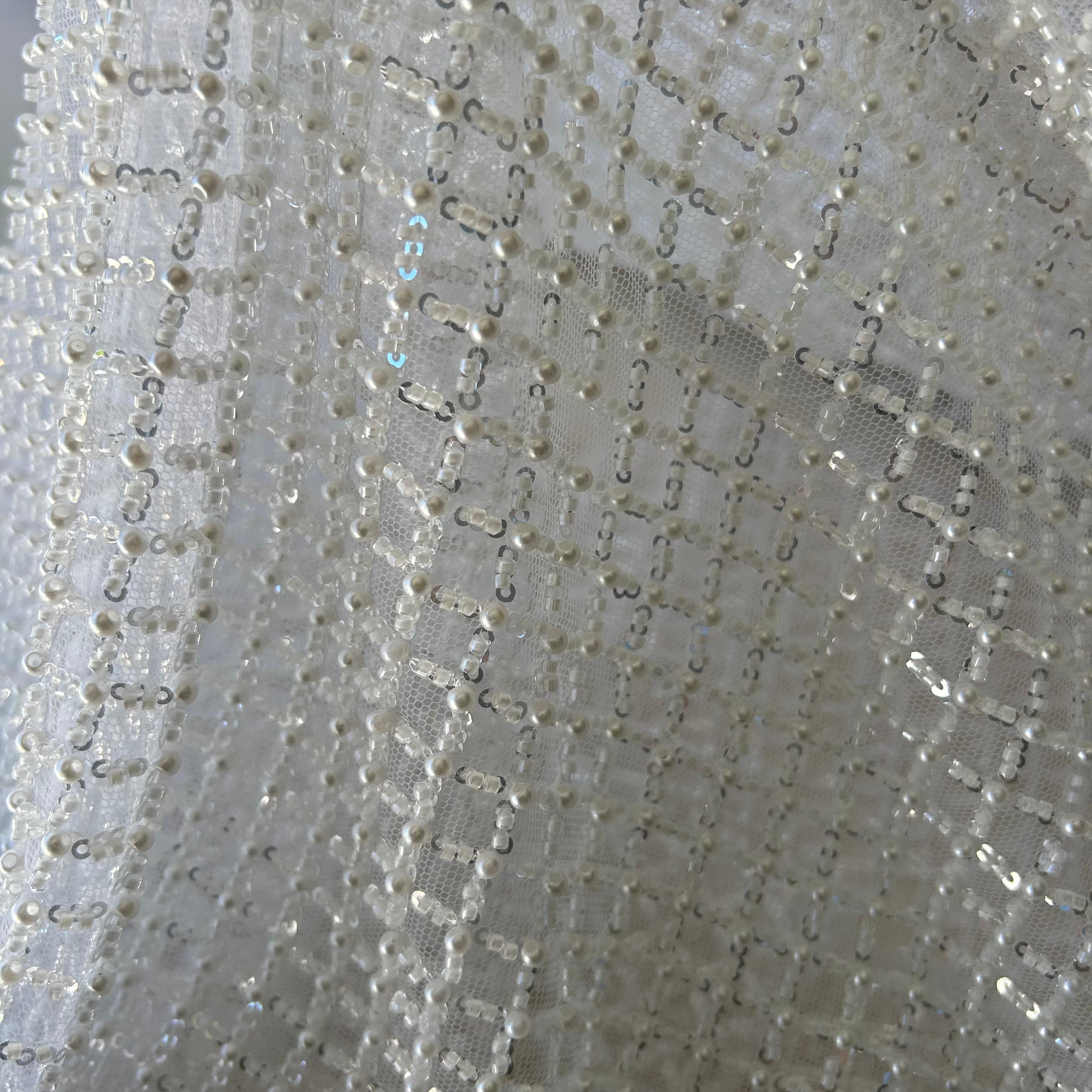 Renda de Cerimónia Bordada com Pérolas em Losango
