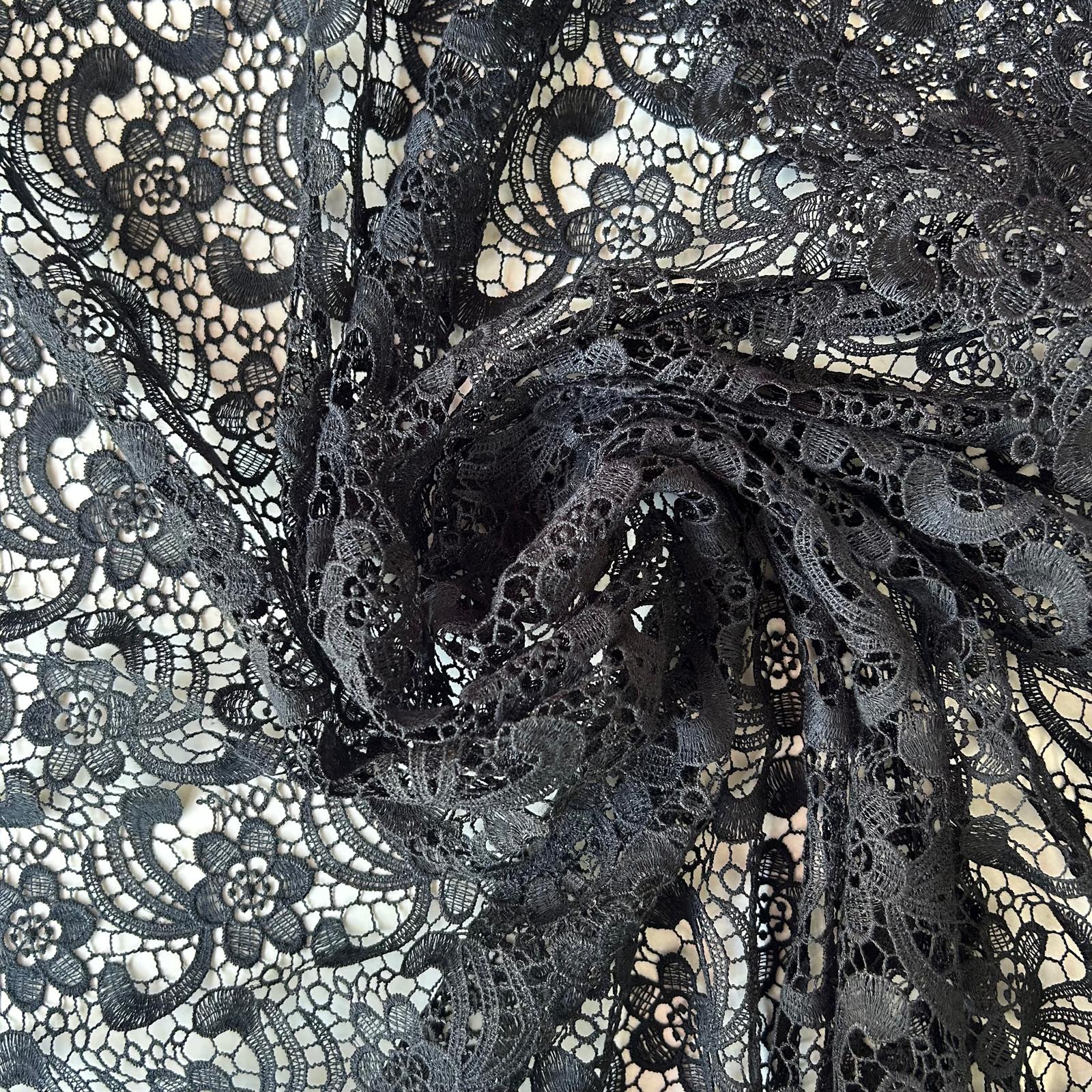 Renda de Cerimónia Bordada Preta